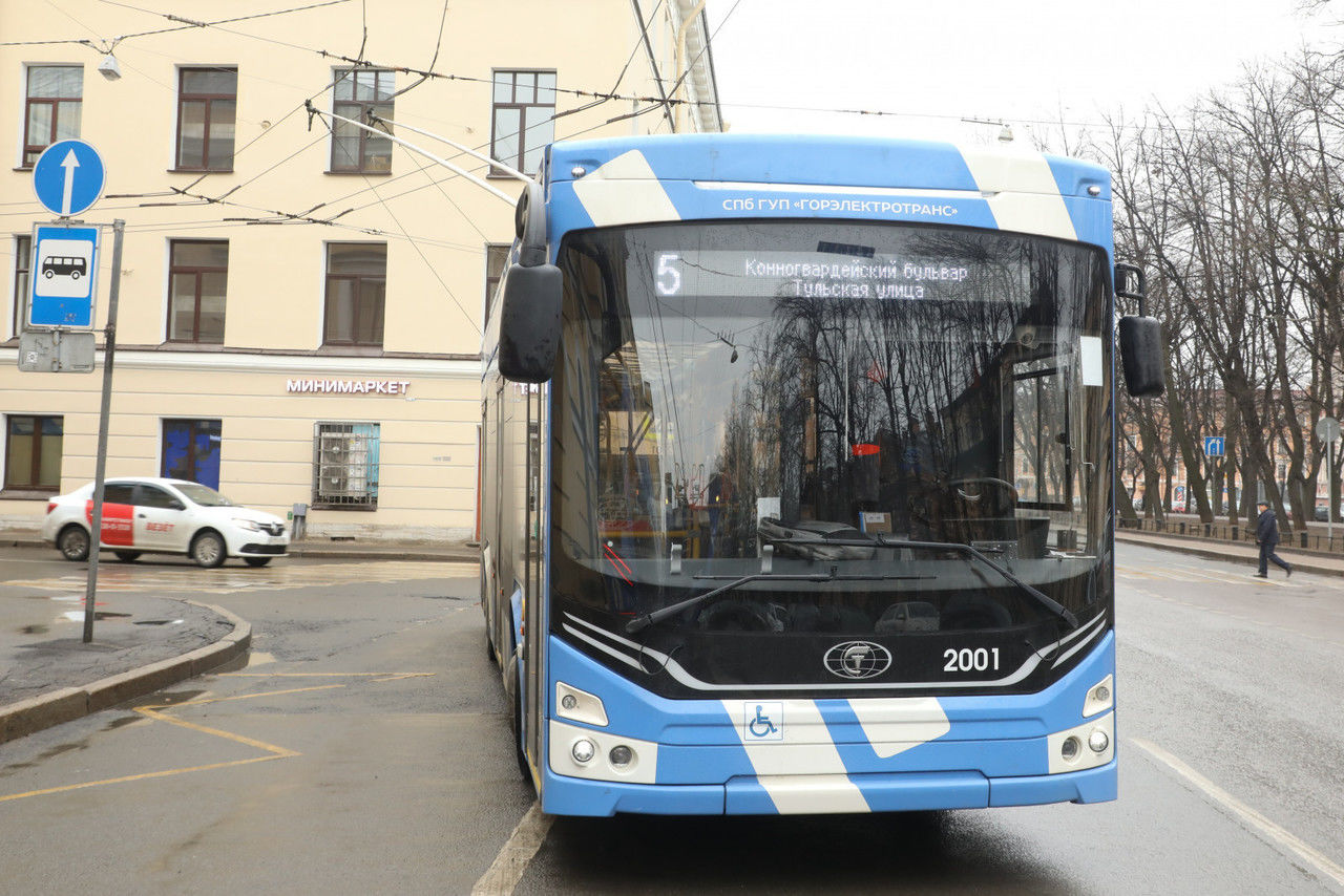 Новые троллейбусы с «умными» дверями вышли на улицы Петербурга