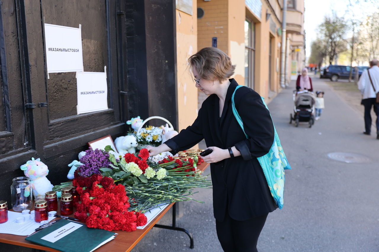 Сегодня в Казани пройдут похороны погибших при стрельбе в местной школе
