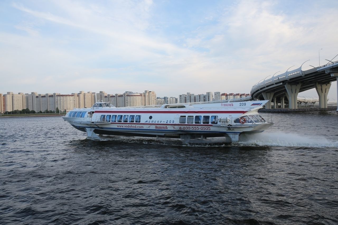 Метеор из петергофа в санкт петербург цена. Метеор в Петергоф. Теплоход «Метеор» остров Валаам. Метеор до Петергофа. Метеор Петергоф Кронштадт.