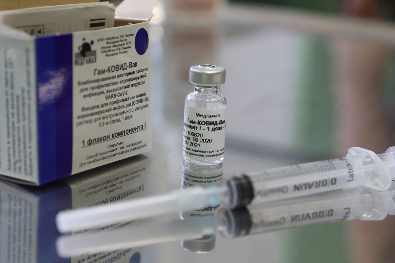 Дмитрий Ченцов: «Шатры для вакцинации от COVID-19 в Петербурге установят примерно к 10 июля»