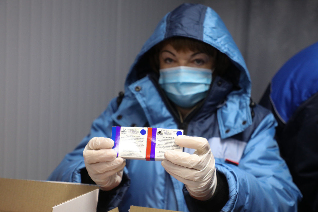 В Петербурге поступило еще 119 тысяч доз вакцины от коронавируса