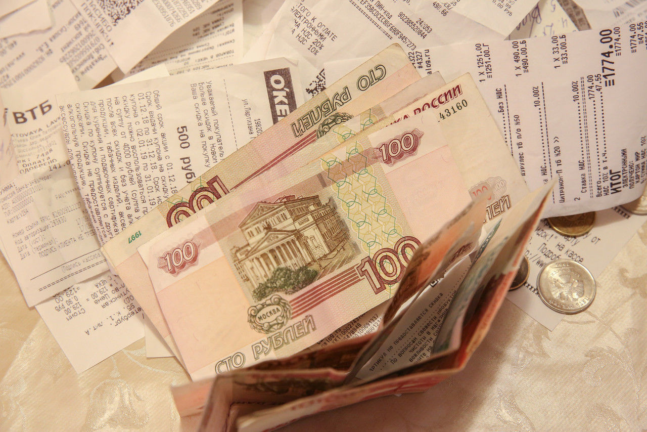 Выяснилось, сколько тысяч рублей нужно российским семьям для сведения концов с концами