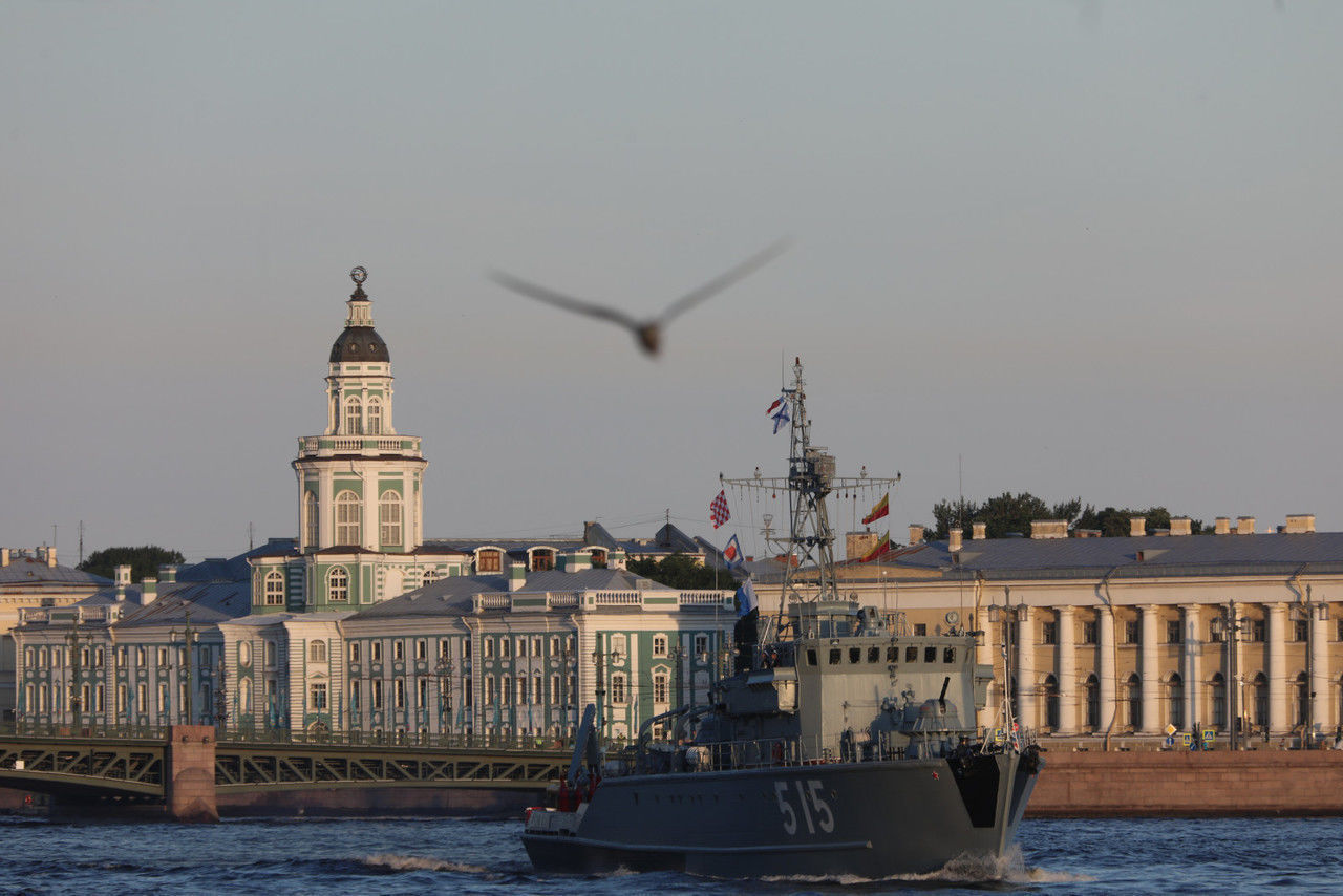 Перед генеральной репетицией парада ВМФ в Петербурге обработали более 30 тысяч квадратных метров территории