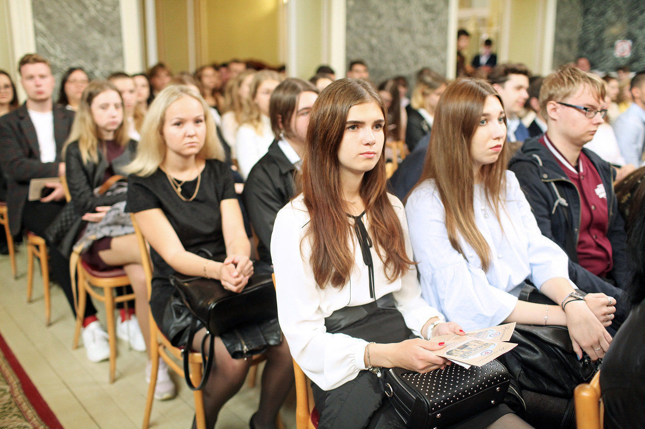 Студентам Петербурга рассказали, что учеба в вузах в этом году стартует по смешанной системе