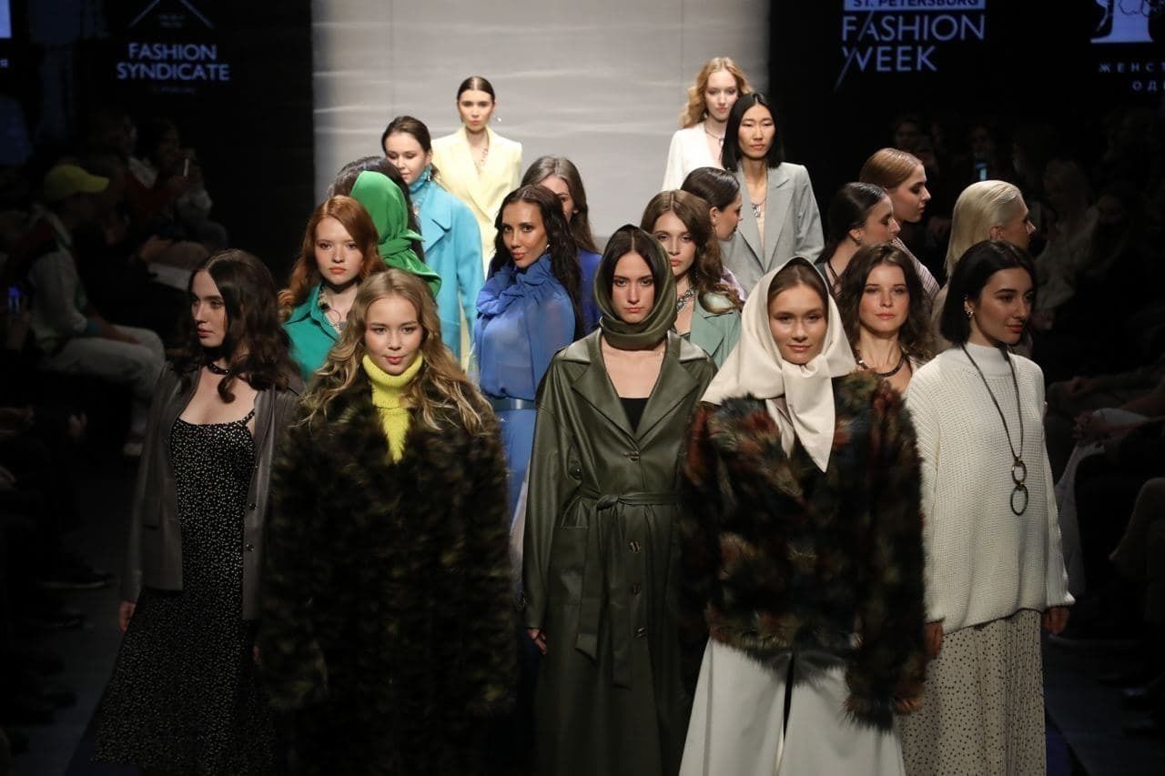 Неделя моды спб 2022. Fashion week спб новая сцена. Petersburg fashion week. St. Petersburg fashion week.