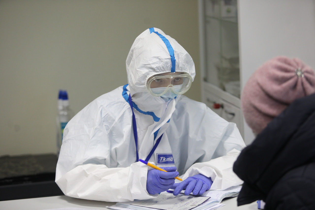 В России выявили случаи нового штамма коронавируса AY.4.2