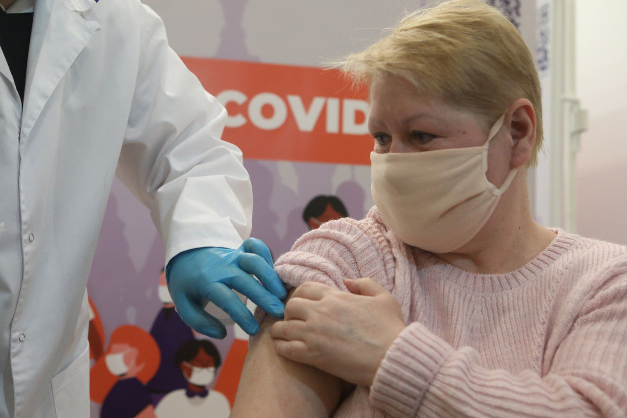 Почти 20,5 тысячи человек привились от коронавируса в Петербурге за сутки