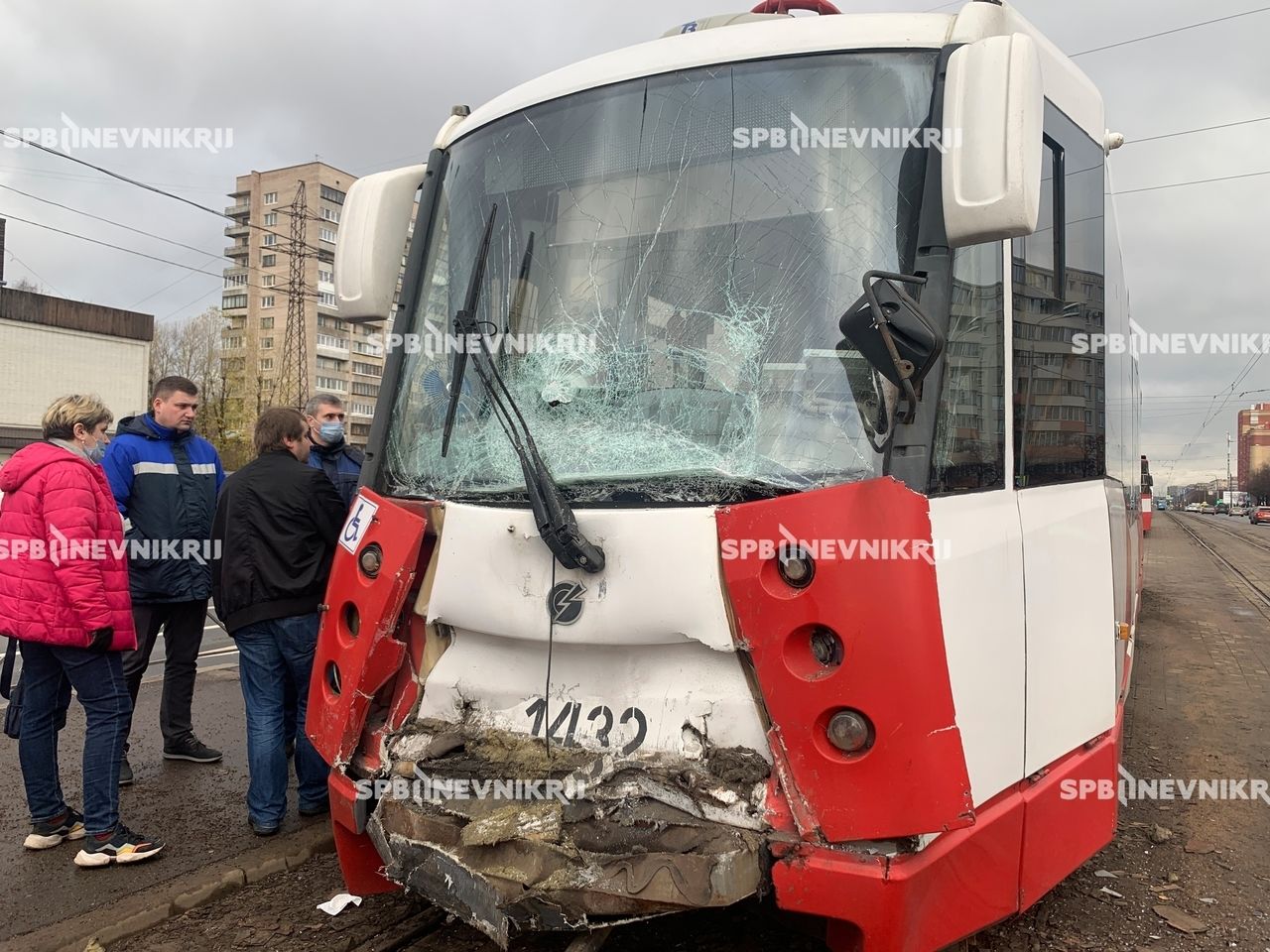 Видео: движение трамваев №25, 43, 45, 49 восстановили после аварии на  Бухарестской