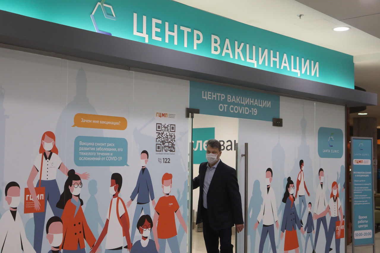 Бизнес предлагает властям тотальную вакцинацию в Петербурге