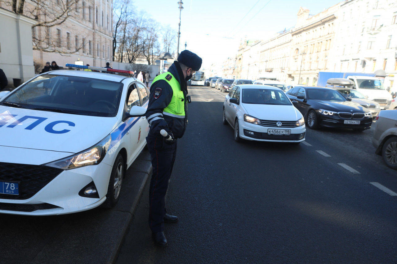 Стало известно, как будут работать МРЭО в Петербурге с 30 октября по 7  ноября