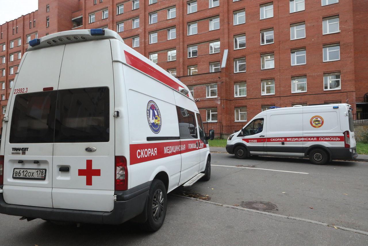 В Лужском районе пьяный мужчина лег на дорогу и был убит «Ладой»