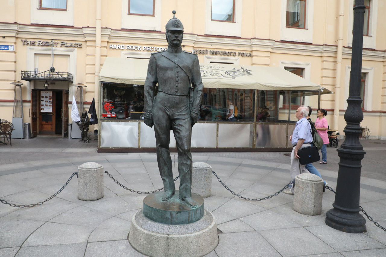 памятник товстоногову в санкт петербурге