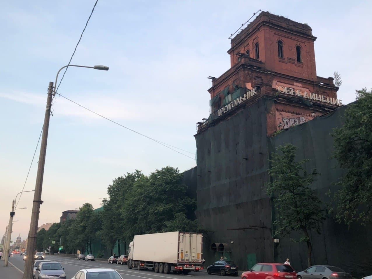 Цокольные этажи «Красного треугольника» в Петербурге затопили сточные воды