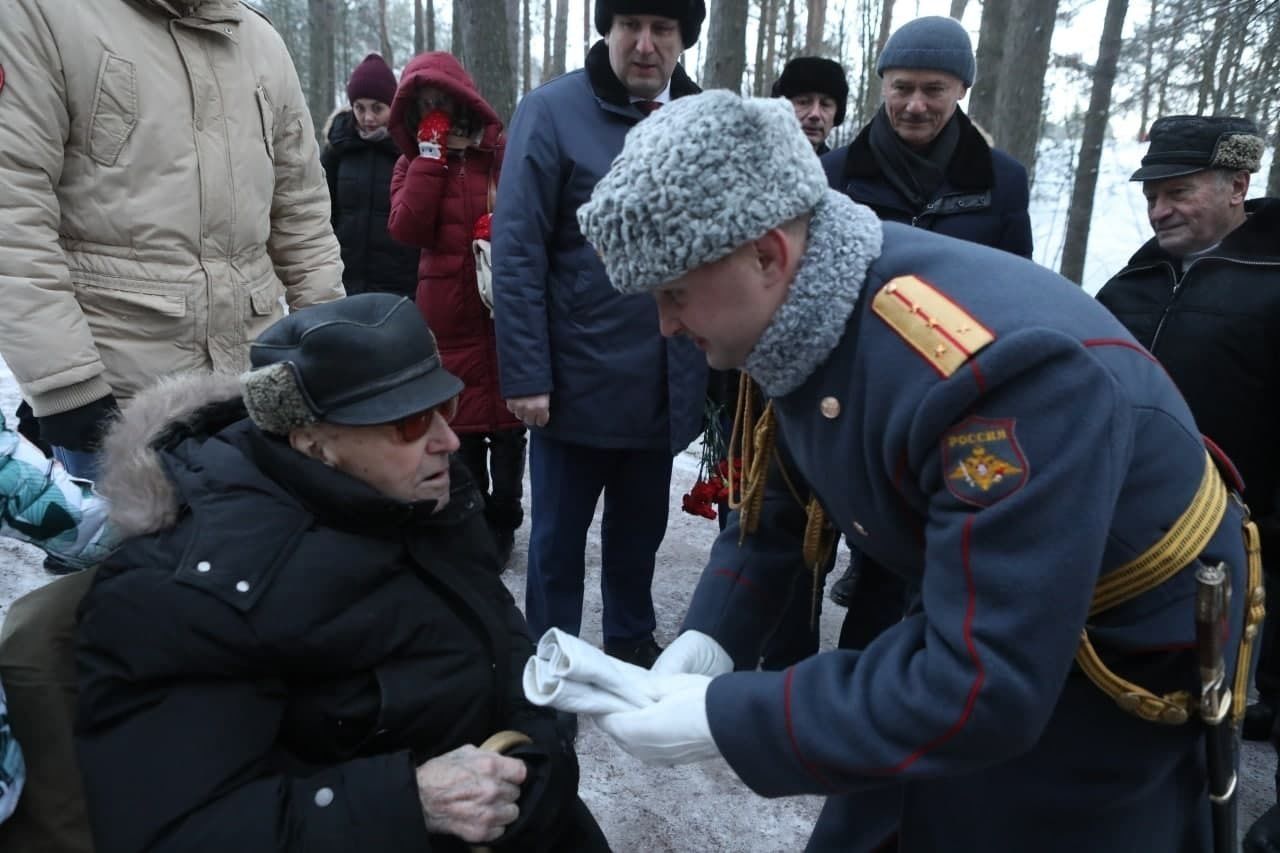 Не поскупились»: 105-летний ветеран рассказал, как давал «прощальный залп в  сторону Германии»