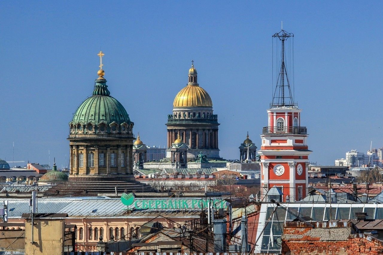 Петербург оказался среди направлений-лидеров для бронирования домов на Новый год