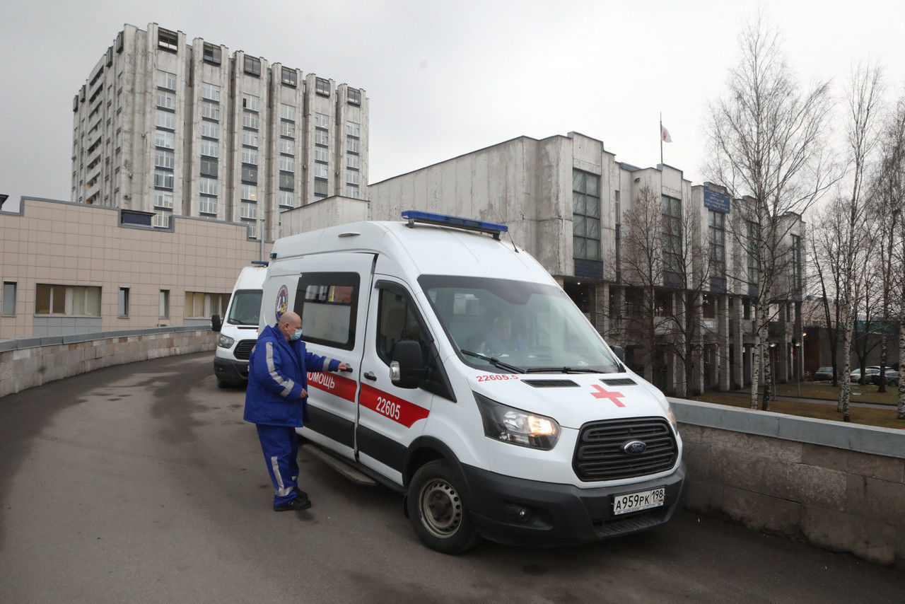 Более 178 тысяч петербуржцев находятся на больничном с признаками ОРВИ и подтвержденным COVID-19
