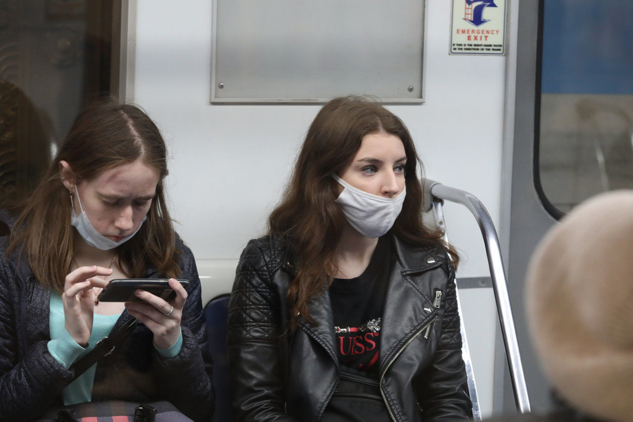 В Петербурге за сутки выявили еще 671 заболевшего коронавирусом