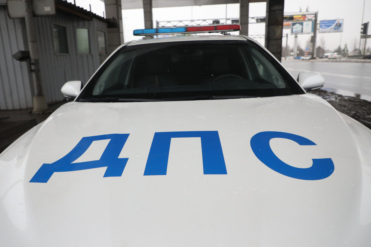 В Кронштадтском районе иномарка сбила 11-летнюю девочку на самокате
