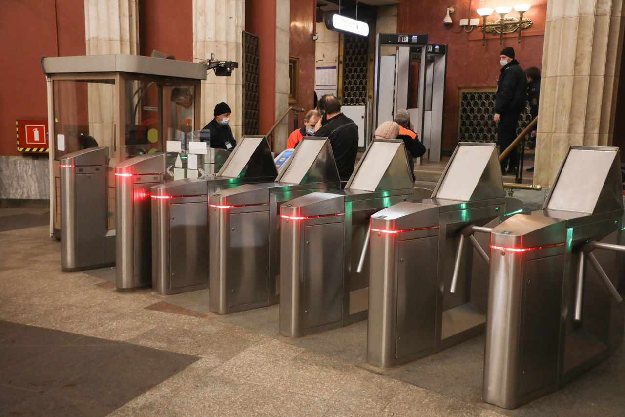 Стало известно, как в День Победы будут работать станции метро в Петербурге