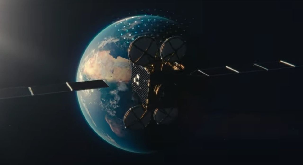 Около спутника связи Intelsat-33e обнаружили два десятка неизвестных ...